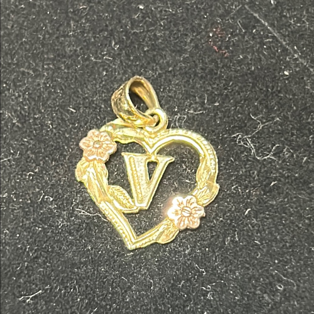 444952 14k Gold and Pink V Heart Pendant .9g